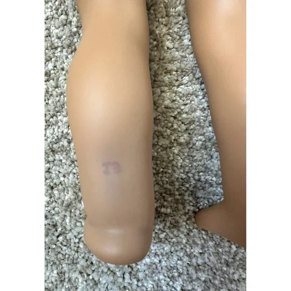 American Girl Doll- Courtney with Blue Top and Denim Skirt - Picture 7 of 16